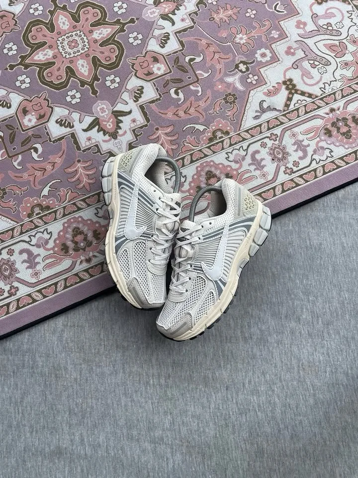 Nike Air Zoom Vamero 5 Platinum