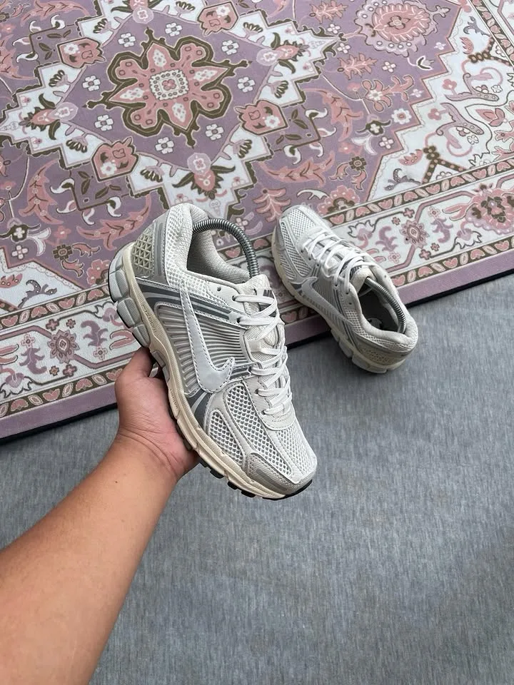 Nike Air Zoom Vamero 5 Platinum