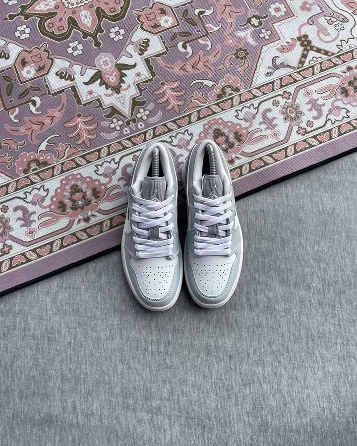Nike Air Jordan 1 Low White Wolf gray