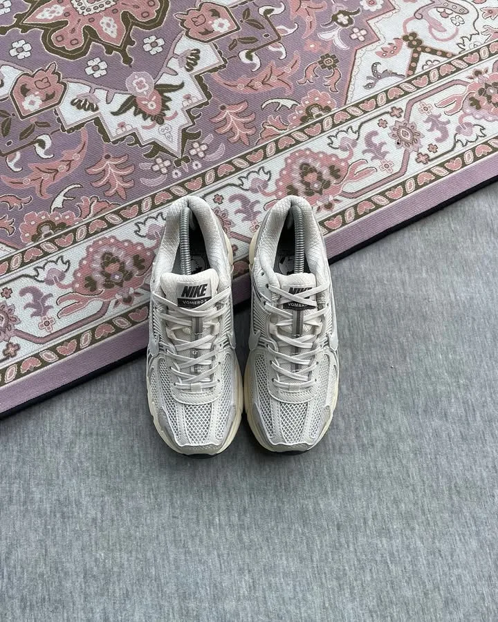 Nike Zoom Vamero 5 Platinum Tint Photon Dusk