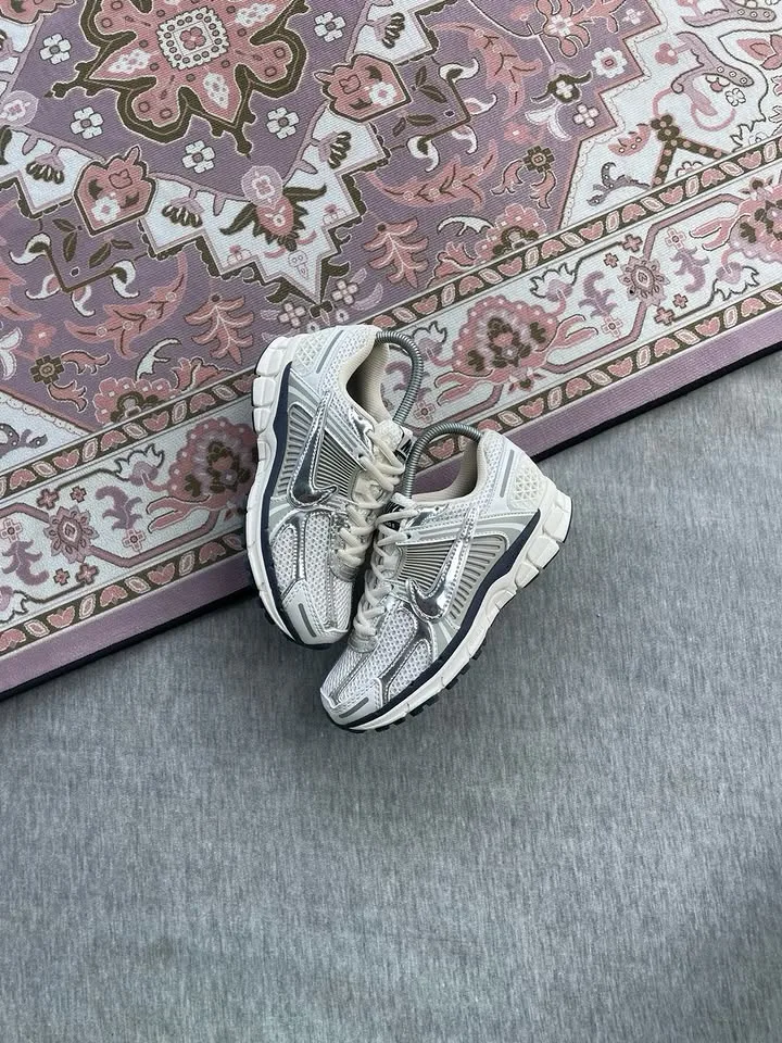 Nike Zoom Vamero 5 Photon Dust metallic silver