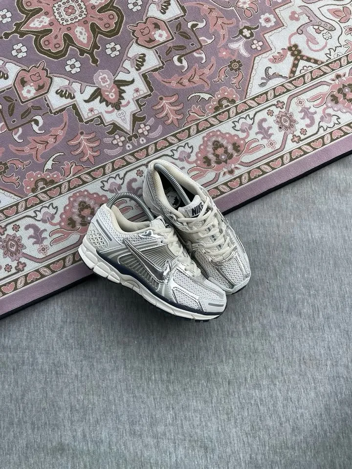Nike Zoom Vamero 5 Photon Dust metallic silver