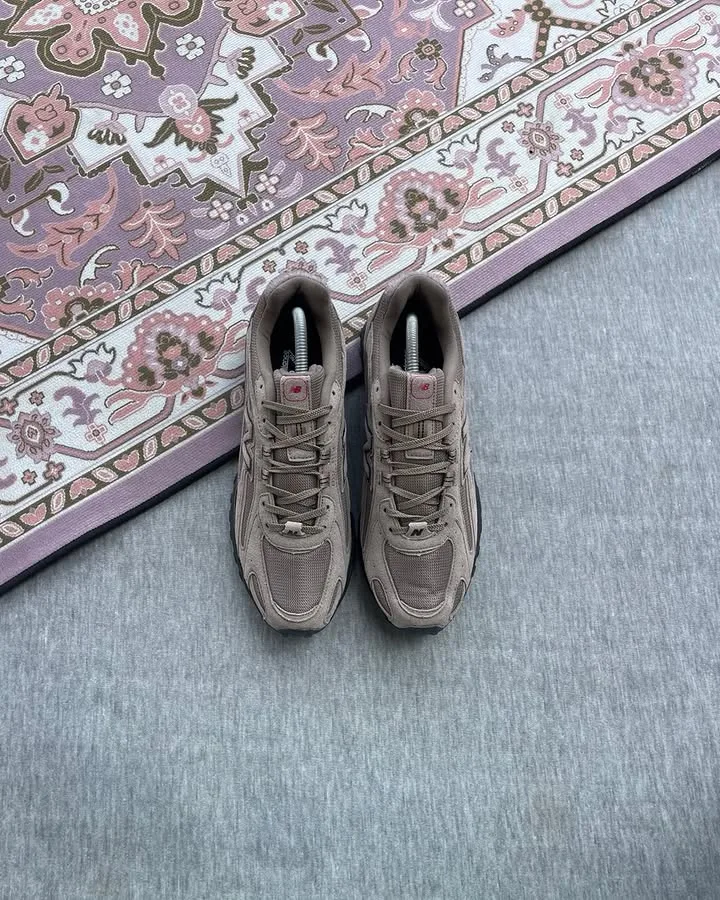 New Balance 204L Taupe