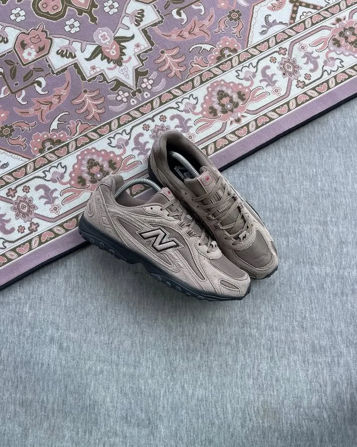New Balance 204L Taupe