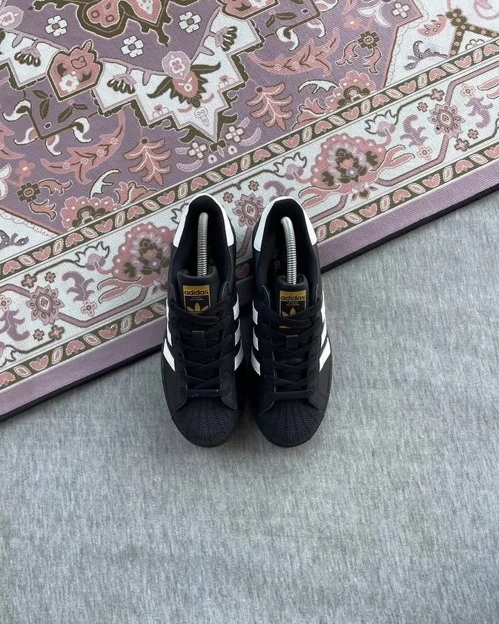 Adidas Superstar black white