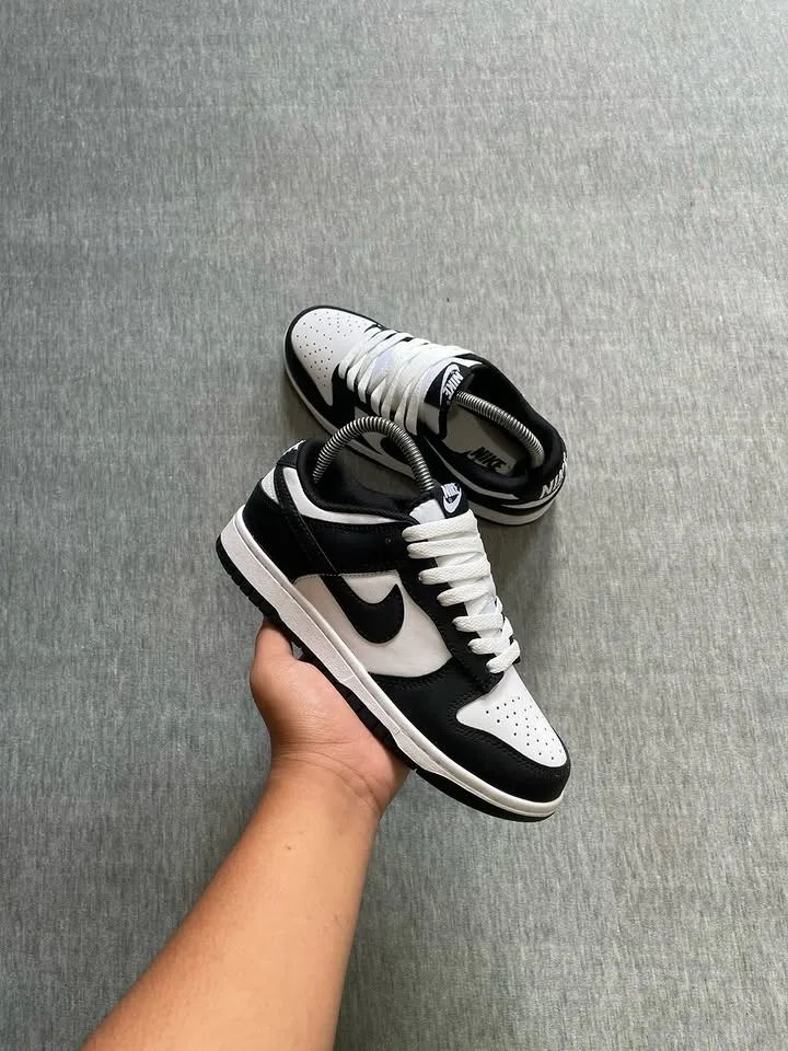 Nike dunk panda low