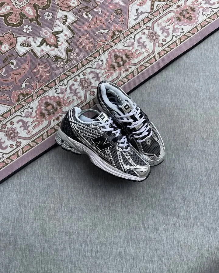 New Balance 1906R