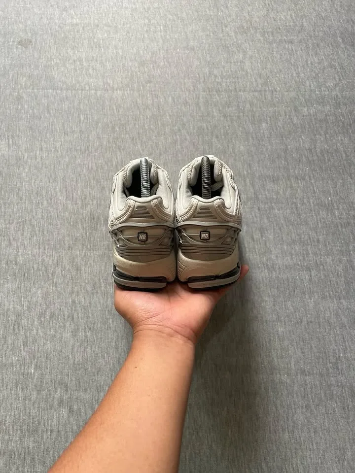 New Balance 1906R