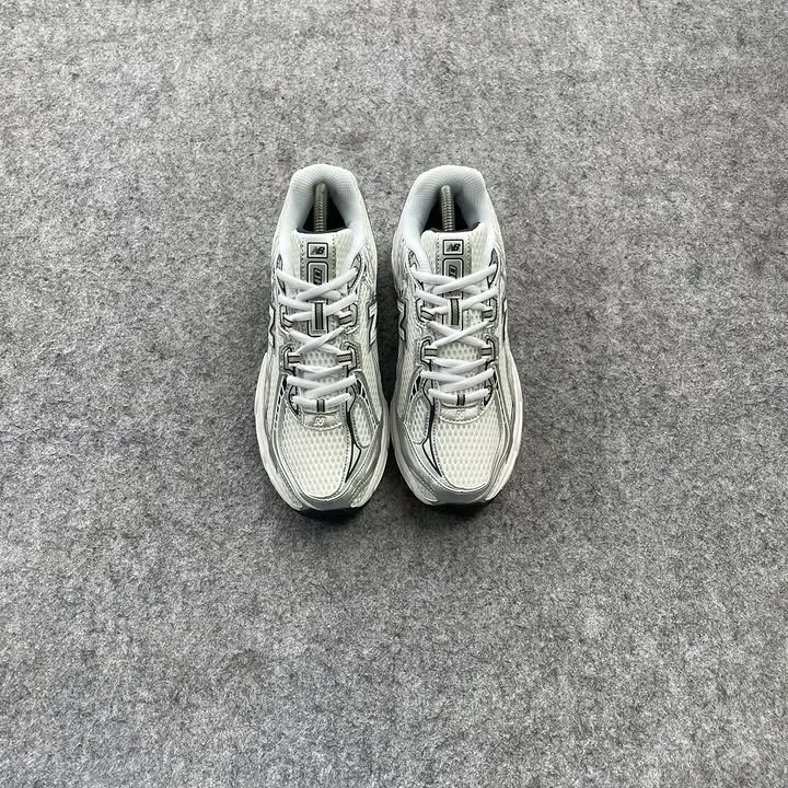 New Balance 740