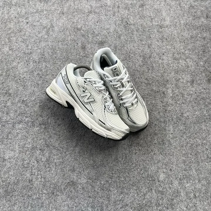New Balance 740