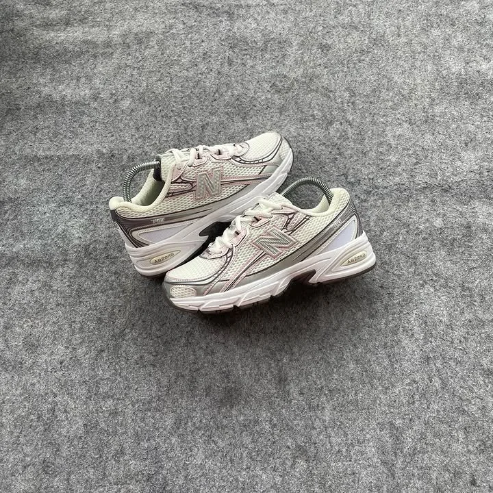 New Balance 740