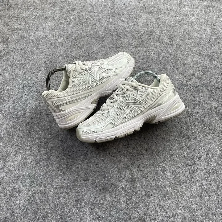 New Balance 740