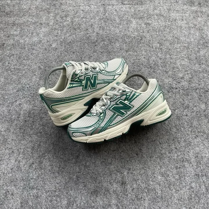 New Balance 740