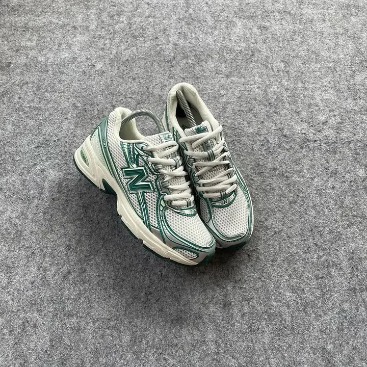 New Balance 740