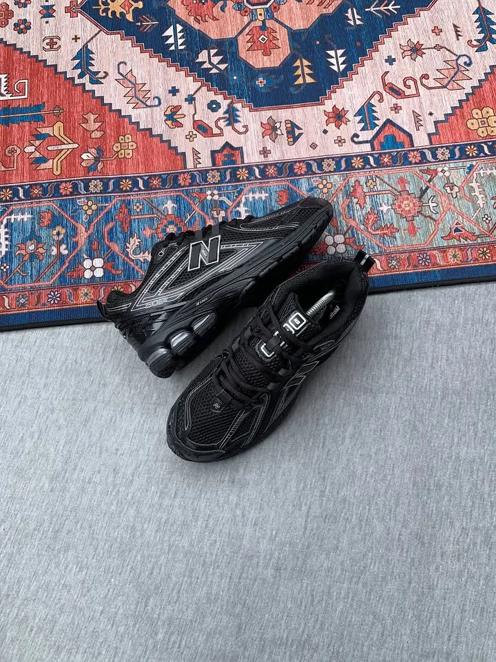 New Balance 1906R Black Silver Metallic