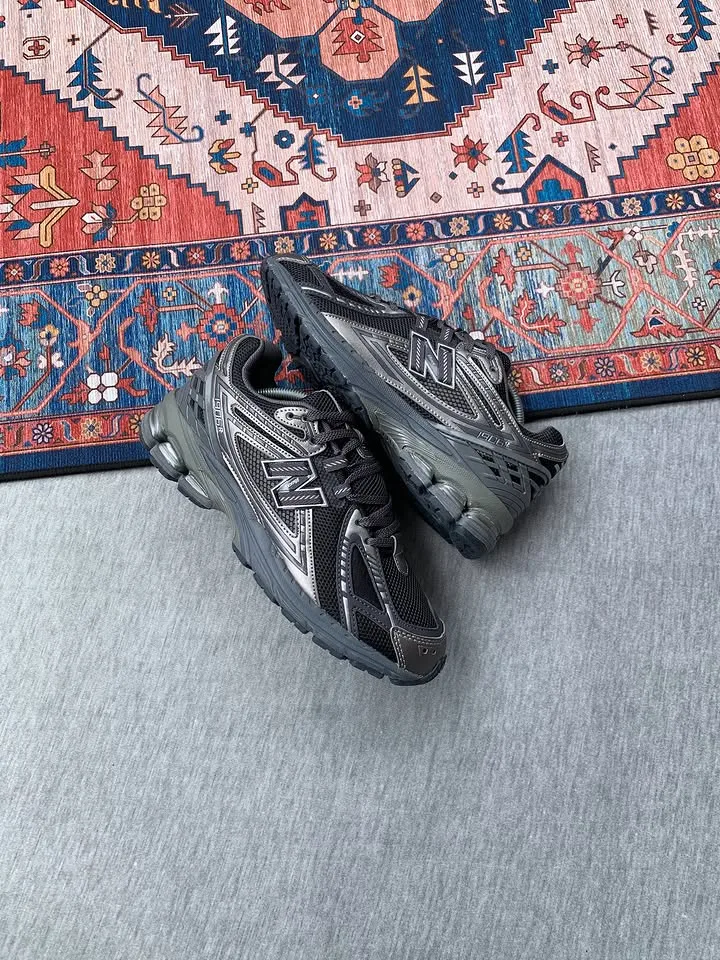 New Balance 1906R Black Silver