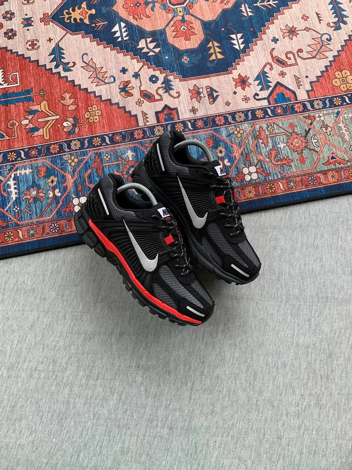 Nike Zoom Vomero 5 Black Metallic university red