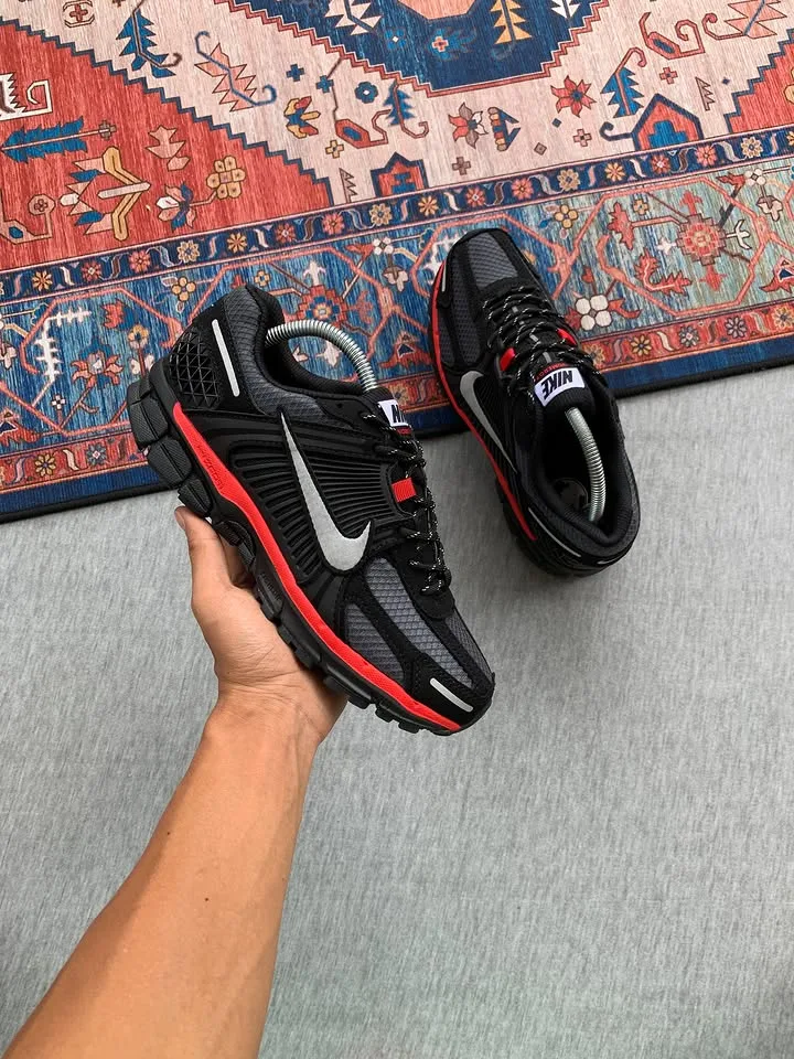 Nike Zoom Vomero 5 Black Metallic university red