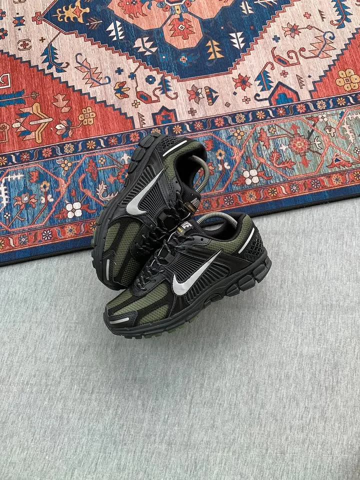 Nike Zoom Vomero 5 Black