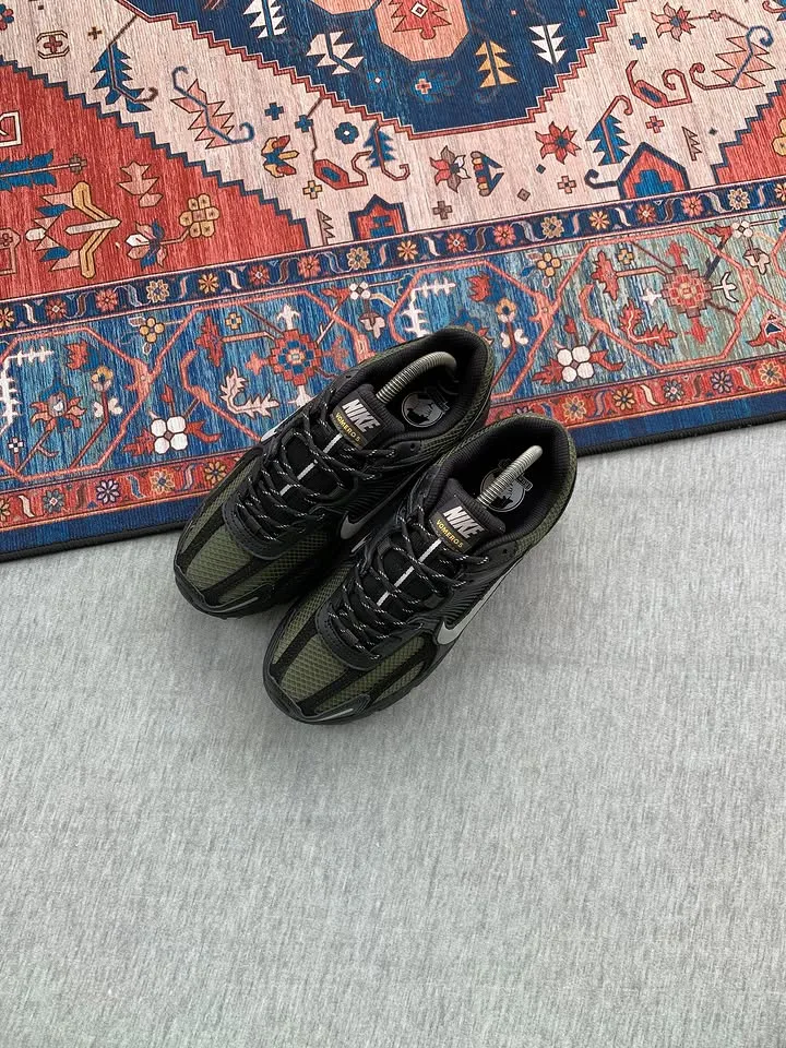 Nike Zoom Vomero 5 Black
