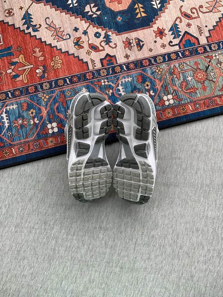 Nike Zoom Vomero 5 Wolf Gray