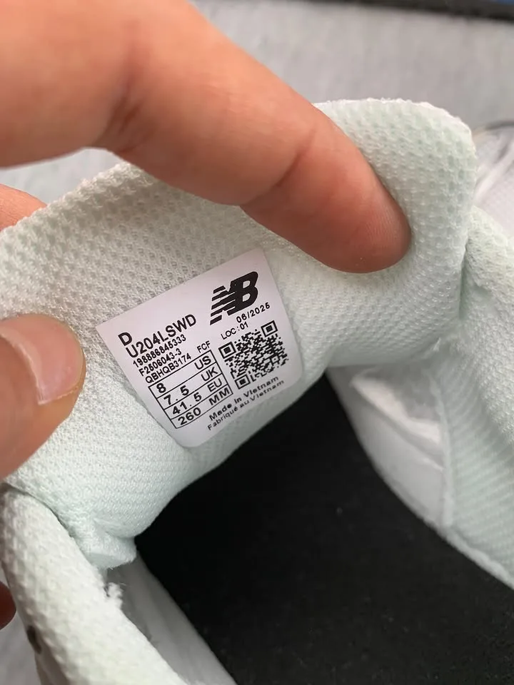 New Balance 204L White Silver Metallic Black