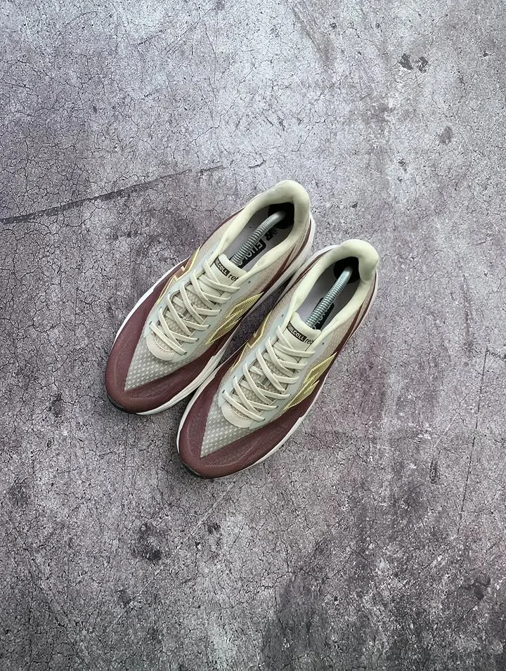 New Balance FuelCell v5 Beige brown