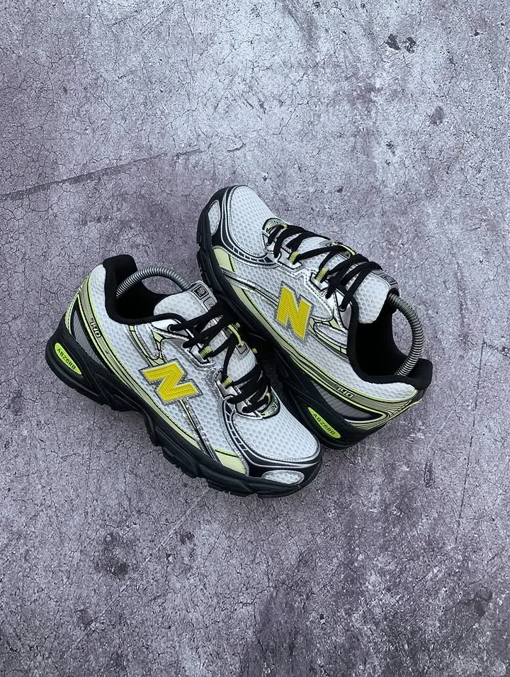 New Balance 740 Silver Yellow black
