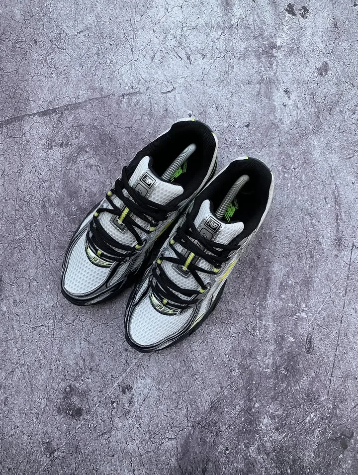 New Balance 740 Silver Yellow black