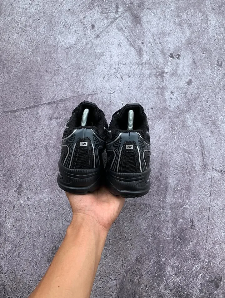 New Balance 740 Black Gray