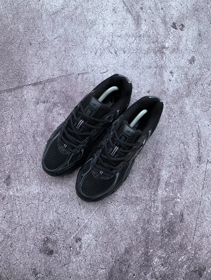 New Balance 740 Black Gray