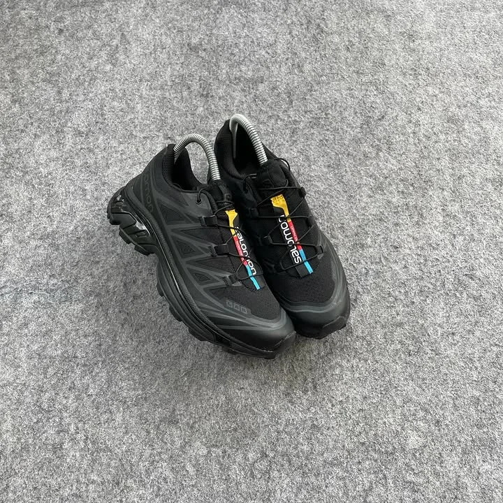 Salomon black
