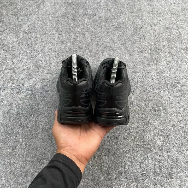Salomon black
