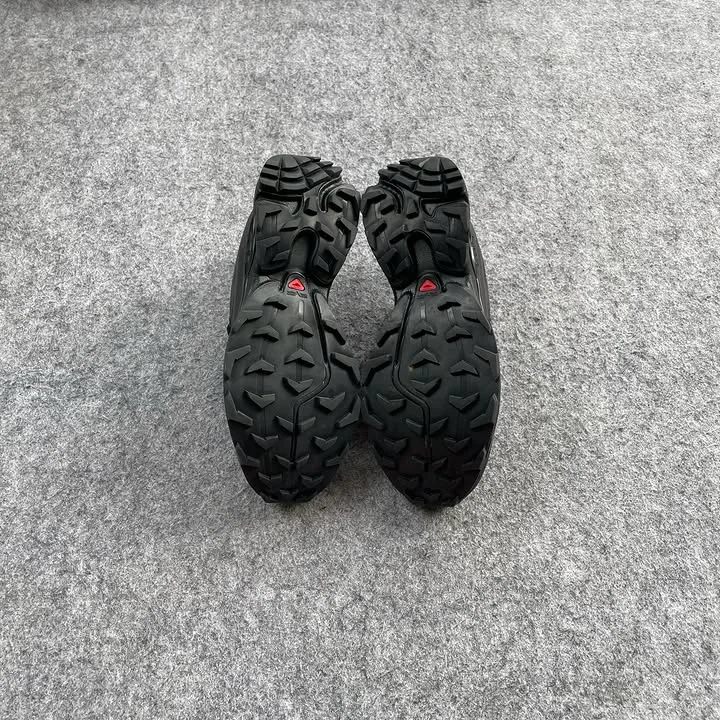 Salomon black