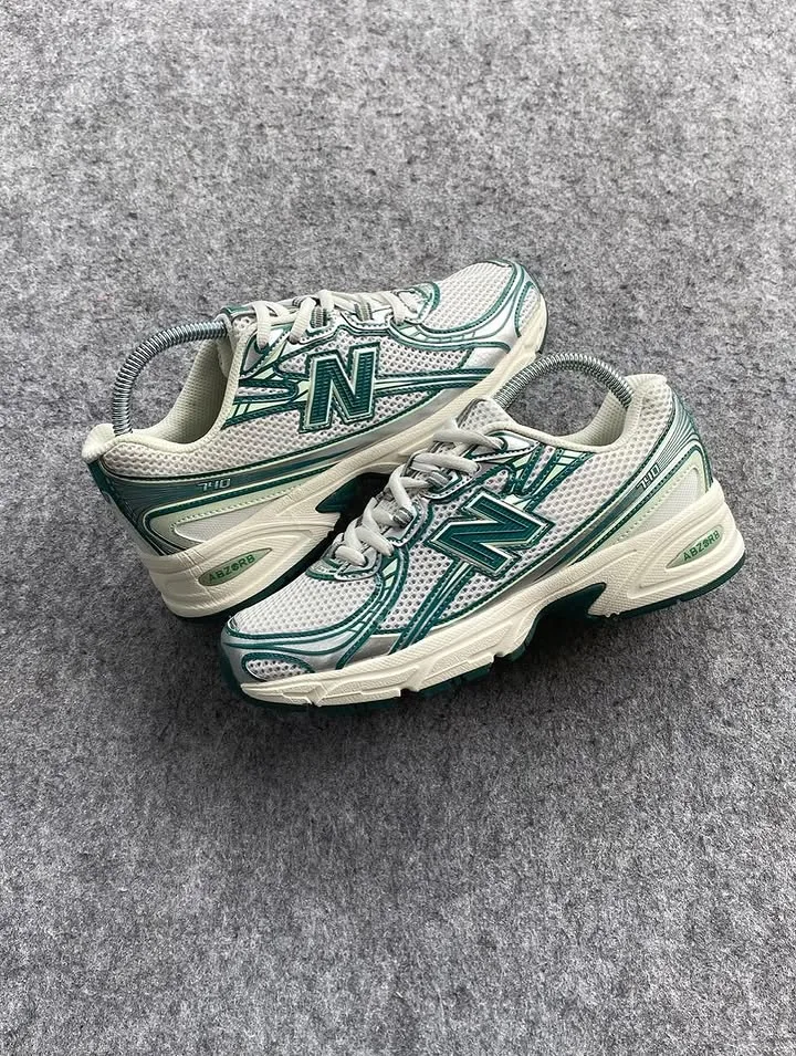 New Balance 740