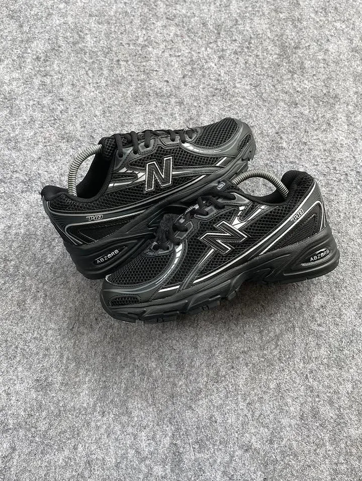 New Balance 740 Full Black