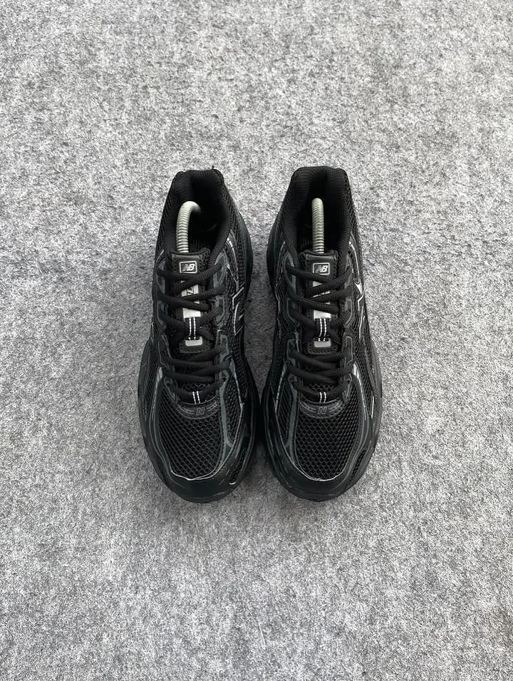 New Balance 740 Full Black