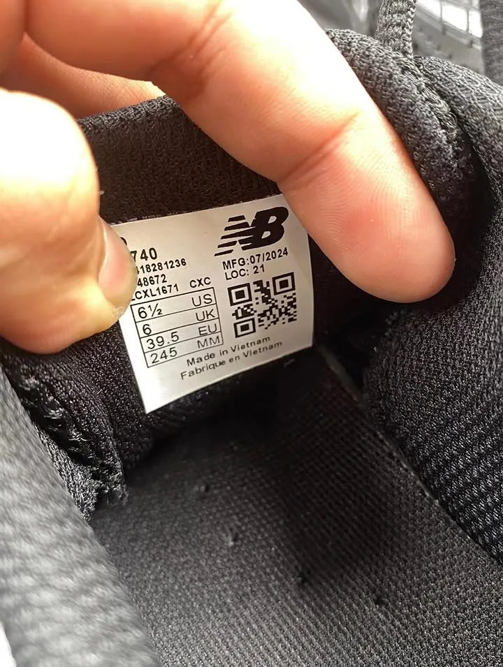 New Balance 740 Full Black