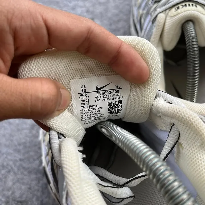 Nike P-6000 silver white cream
