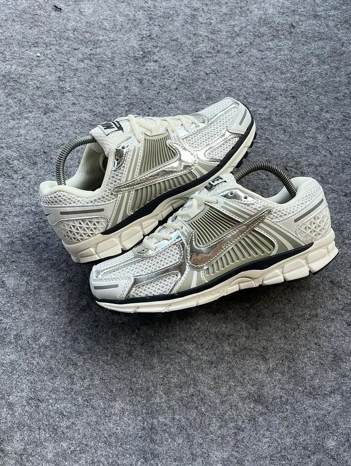 Nike Zoom Vomero 5 Light Silver