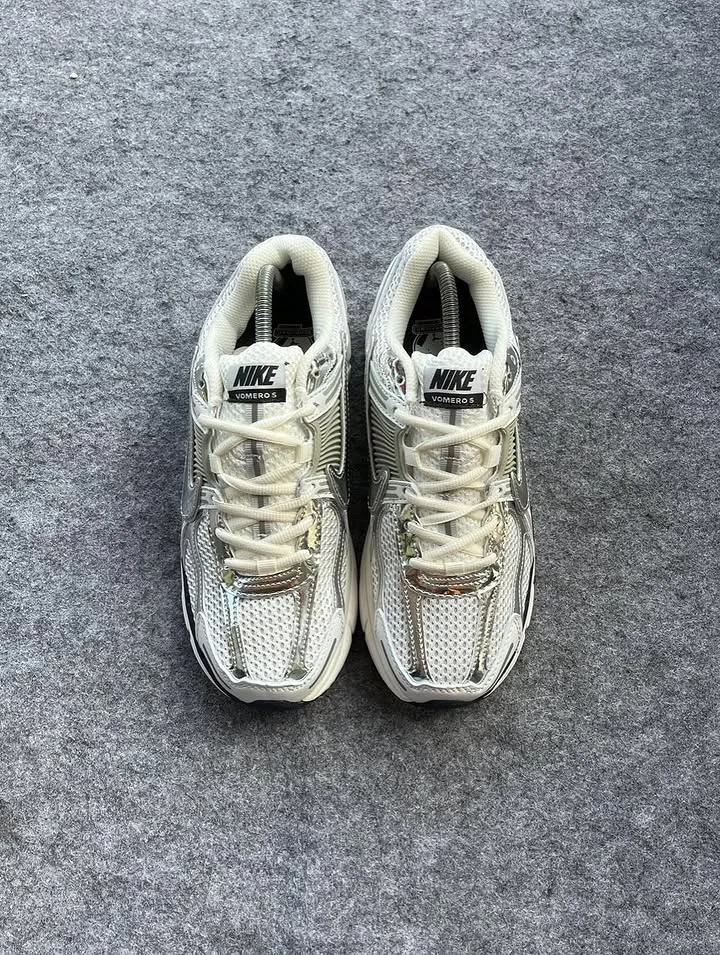 Nike Zoom Vomero 5 Light Silver