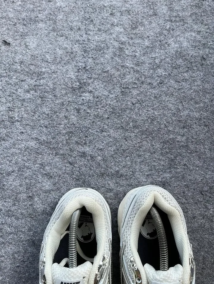 Nike Zoom Vomero 5 Light Silver