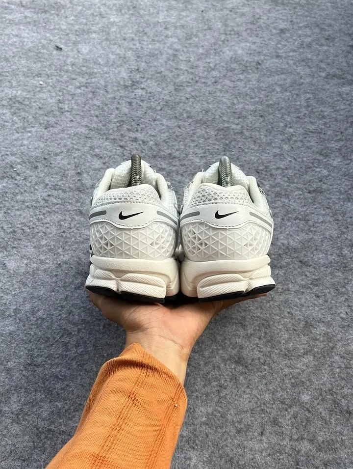 Nike Zoom Vomero 5 Light Silver