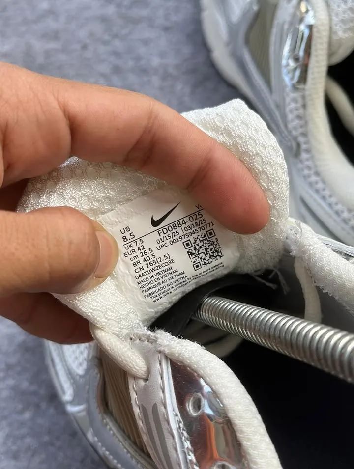 Nike Zoom Vomero 5 Light Silver