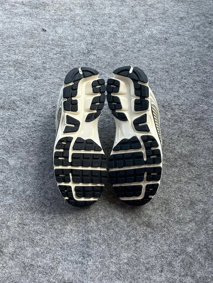 Nike Zoom Vomero 5 Light Silver