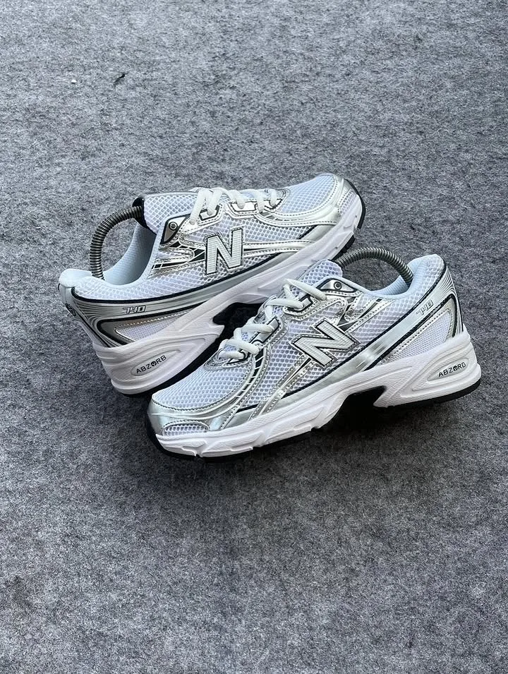 New Balance 740 Silver Navy