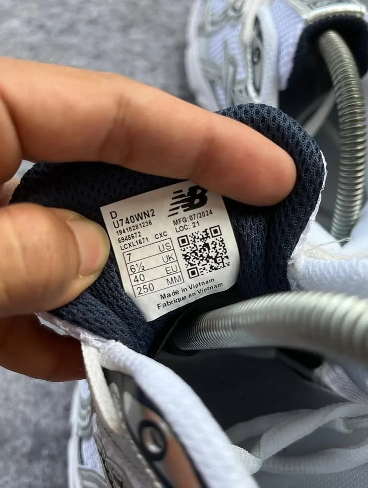 New Balance 740 Silver Navy