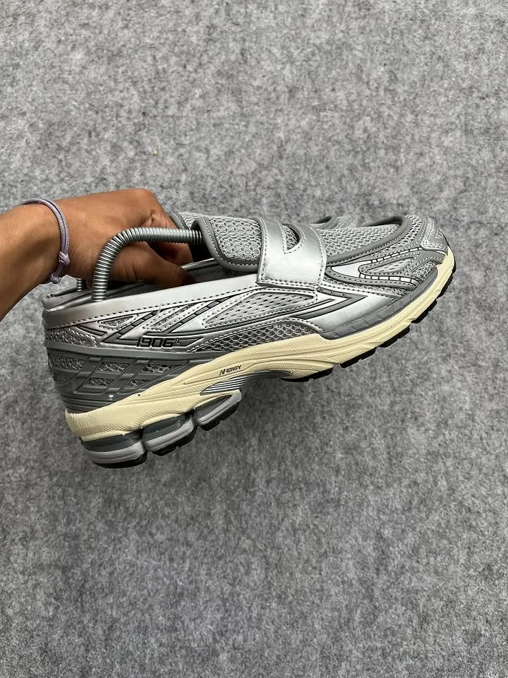 NEW BALANCE 1906L
