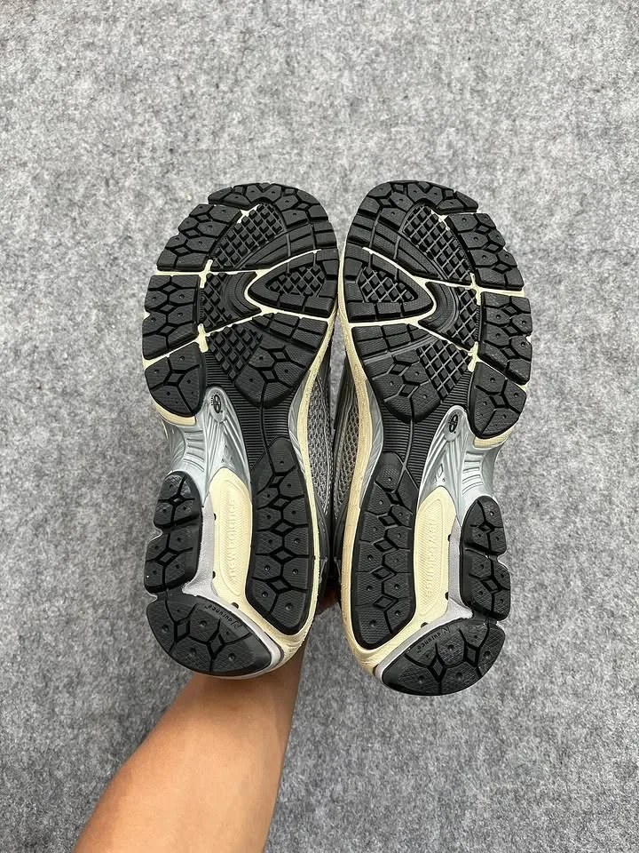 NEW BALANCE 1906L