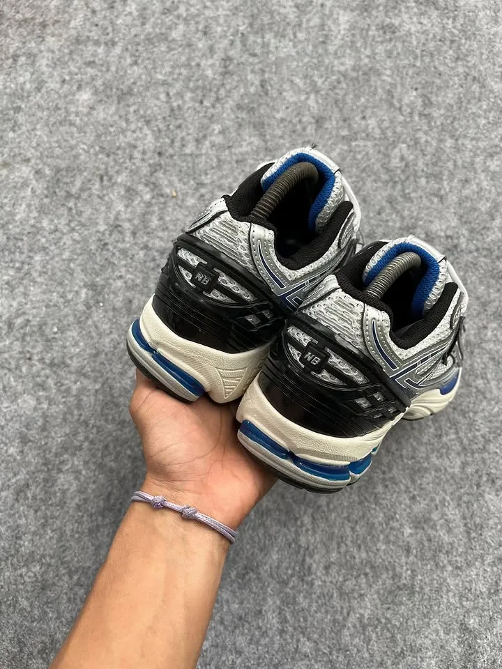NEW BALANCE 1906R